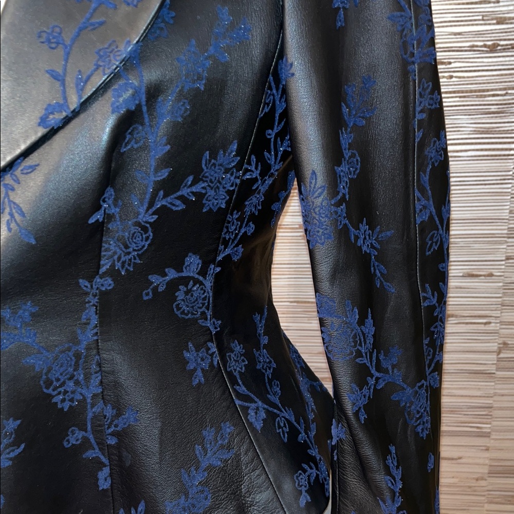 Armani Collezioni One of a kind Jacket Black leather and Blue Flower embroidery - Picture 4 of 7